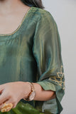 APNAसा Olive Green Kurta Set With Handwork